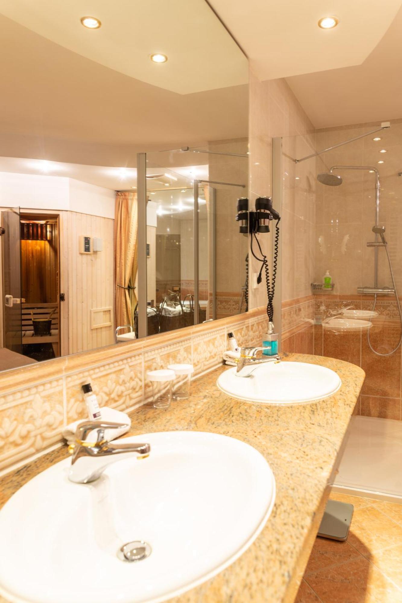 Hotel Antoniushof Ruhstorf an der Rott Dış mekan fotoğraf